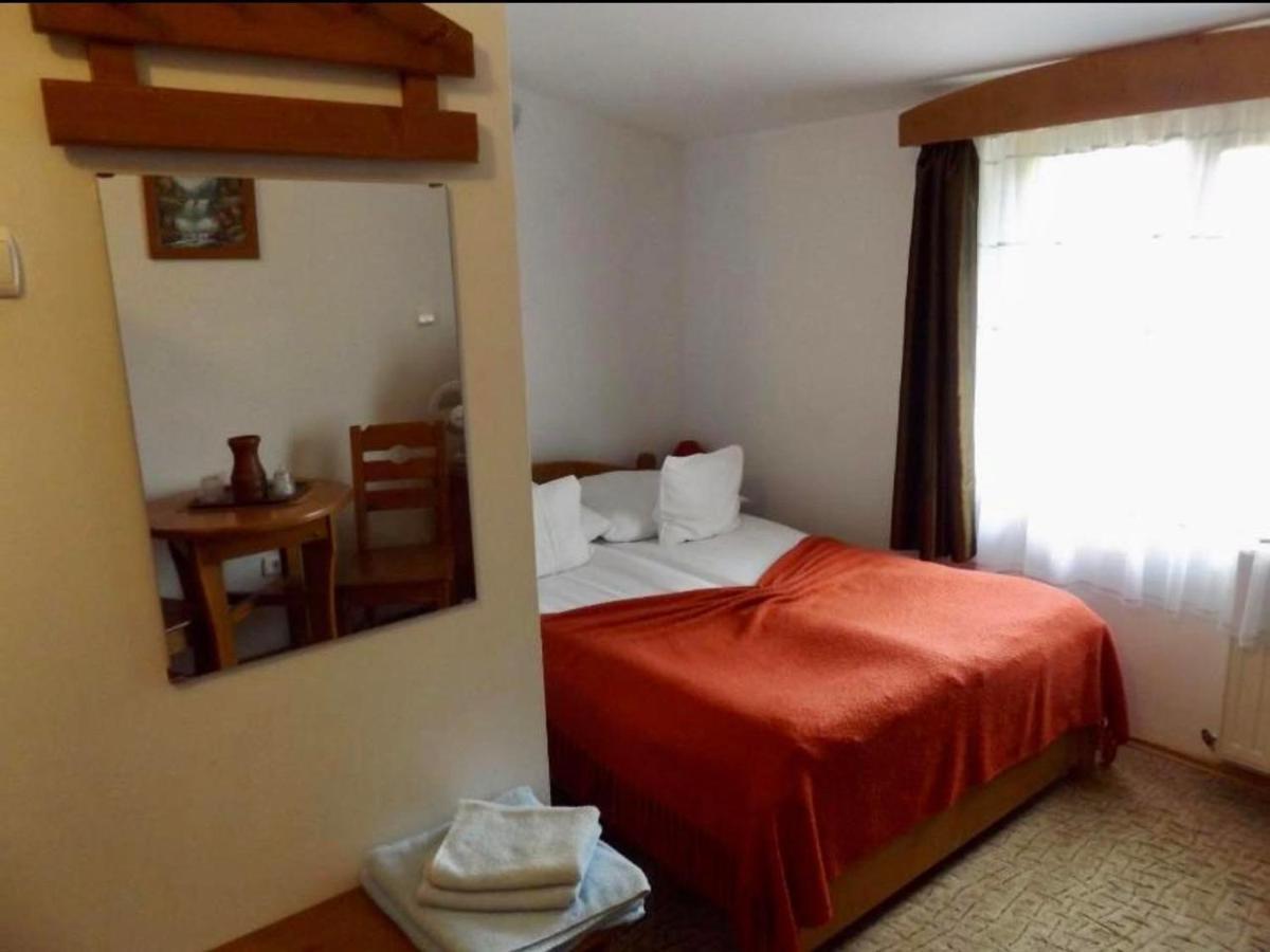 Tulipan Panzio Bed & Breakfast Sfantu Gheorghe  Luaran gambar